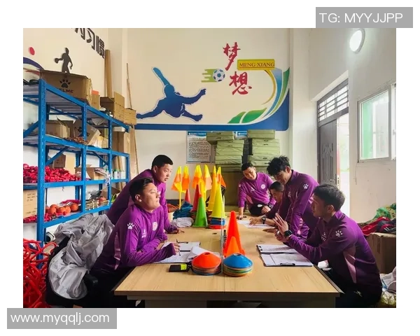 感谢足球教练无私奉献与辛勤付出让我们在绿茵场上成长与进步