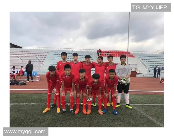 足球刺穿梦想与现实的界限探讨运动的力量与人生的启示